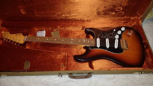 Fender SRV STRAT 2002 1
