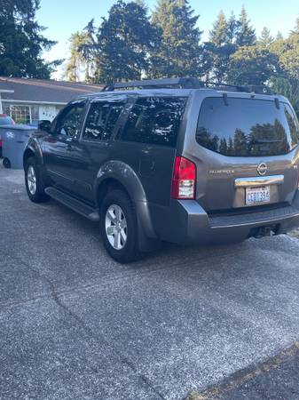 2008 Nissan Pathfinder SE 4x4 3rd row SUV - $6,000 (lakewood)63474636011907122