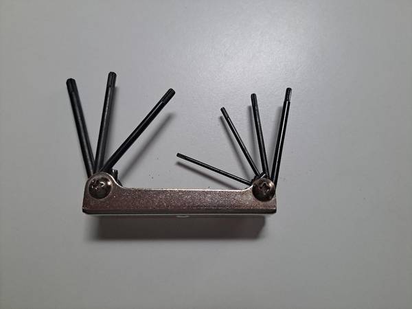 Metal handle 7-piece folding star key set 1