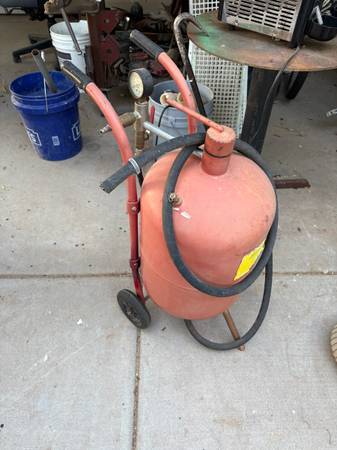 CENTRAL PNEUMATIC PRESSURIZED SANDBLASTER 1