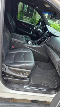 2018 Cadillac Escalade ESV Platinum Edition - $40,000 (Bloomfield)63622095298051124
