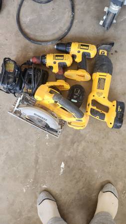 nice set 18 volt dewalt tools 1
