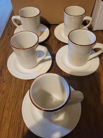 Set 5 coffee mugs and saucers 1