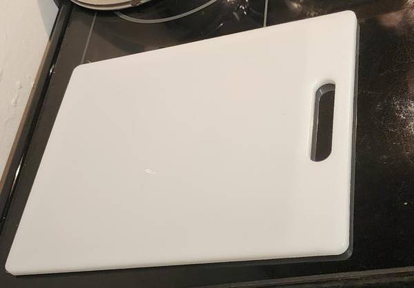 White Chopping Board With Handle. Non-Skid plastic chopping board 1