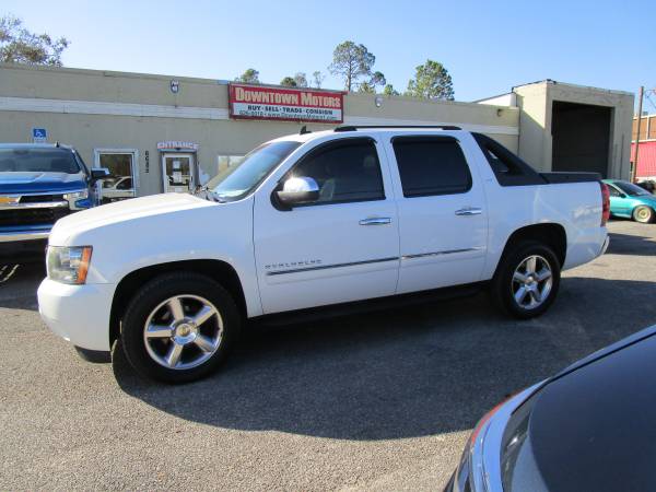 2011 CHEVROLET AVALANCHE 4064 1
