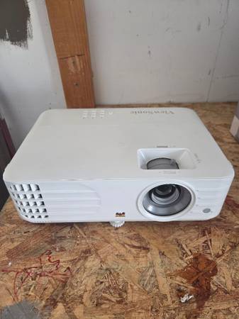 PROJECTOR 1