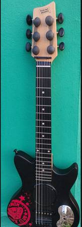 First Act Discovery Venom Rock Club Electric Battery Built In - $60 (Hialeah)63469939881475121