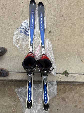 ***Excellent condition Rossignol Axium Skis Blue And Black and boots** 1