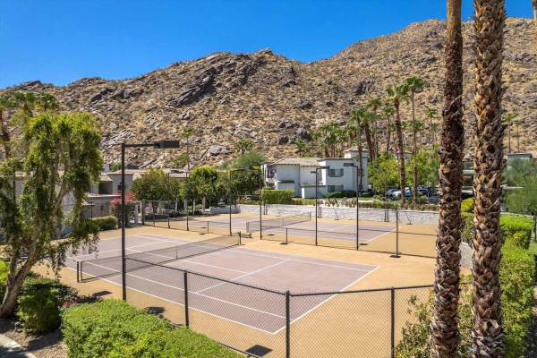 $2,470 / 2br - 1034ft2 - Ubicación, ubicación, ubicación (Ubicado directamente junto a las montañas San Jacinto en d)63668320776451122