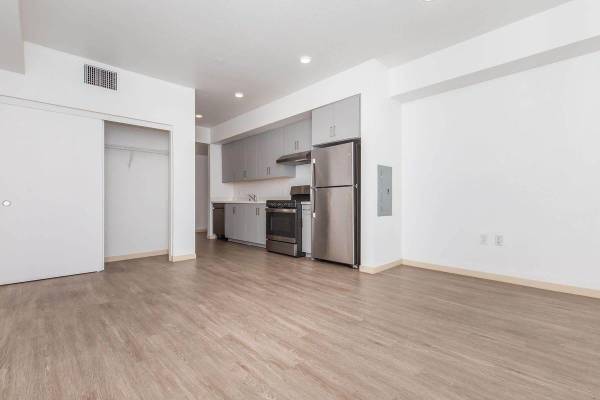 Experience Inviting Spaces - Fitness Center & Courtyard Awaits! 1