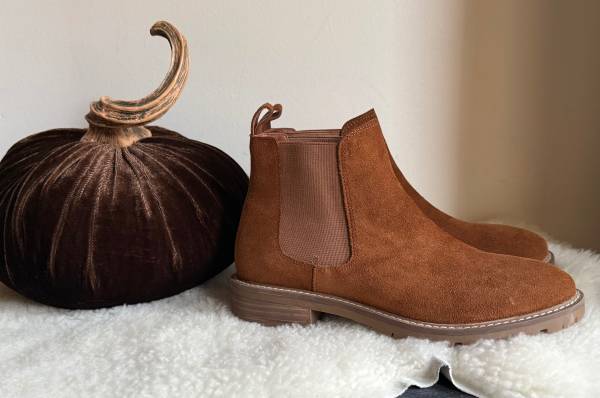 NeW! Steve Madden Suede Booties 1