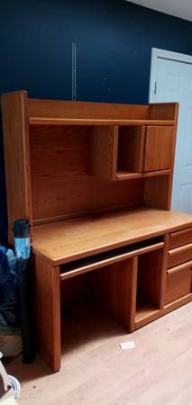 Home office desk with hutch 1