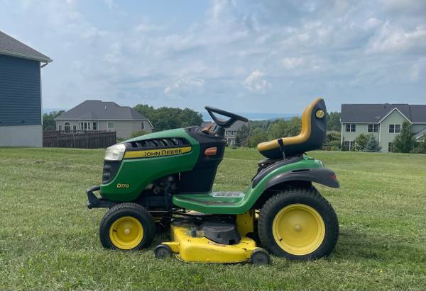 John Deere D170 riding mower 1
