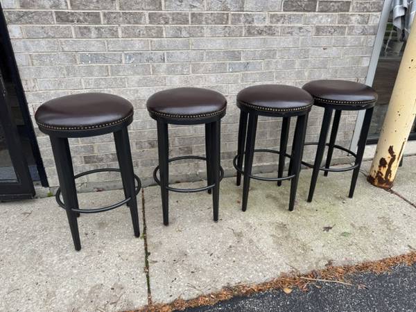 Set of 4 Round Barstools with Nailhead Trim / Item TS7RGV 1