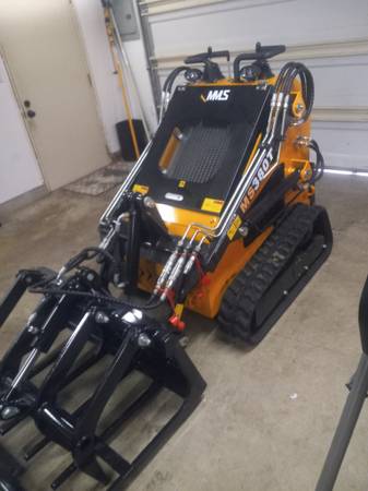 2026 739cc MINI SKID STEER / BUCKET / GRAPPLE 1