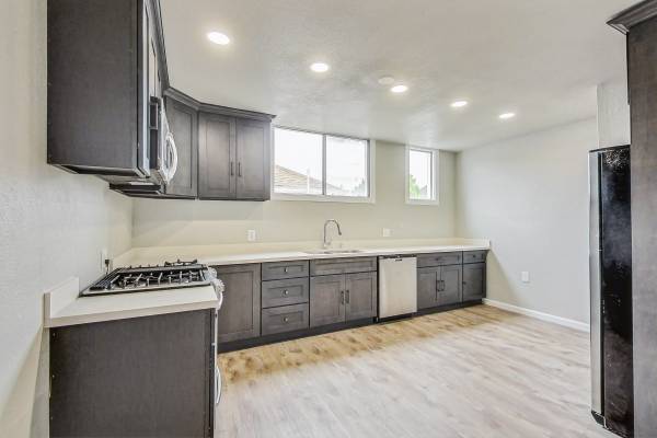 $3,099 / 3br - 1097ft2 - Recently Remodeled 3-Bedroom Top-Floor Flat – Prime Oakland Location (oakland north / temescal)63622931367683124