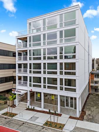 Spacious Studio in Queen Anne! **In-Unit Laundry!** 1