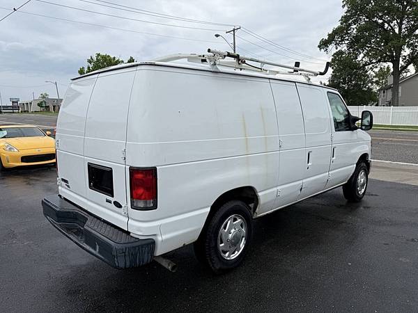 2011 Ford E-Series E 150 - Photo 7