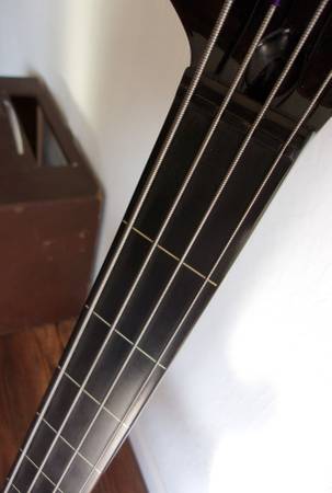Fretless Jazz Bass Status Graphite Neck EMG JVX Active