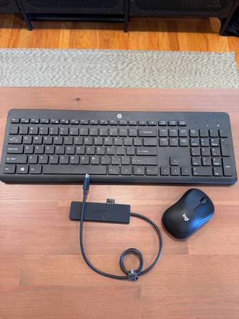 Desk Bundle: HP Wireless Keyboard, Logitech Wireless Mouse, Anker HUB 1