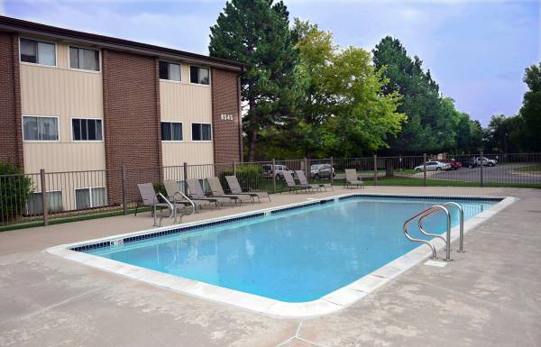 $1,595 / 2br - 870ft2 - Caiga en la comodidad, ¡alquile su nuevo hogar hoy!! EXCELENTES CONCESIONES (Lakewood)63973503467523123