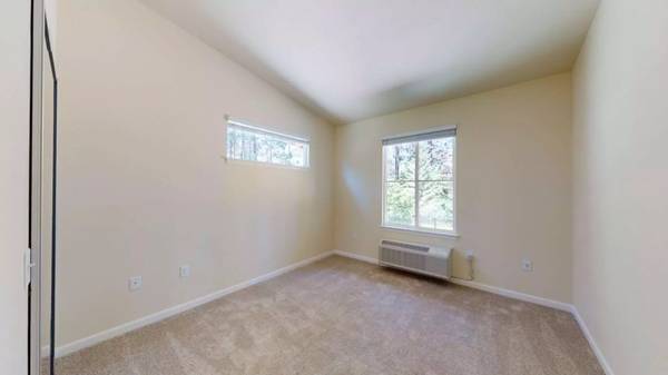 $2,035 / 2br - 933ft2 - B335vaulted ceilings, carport and new carpet! & FREE rent to Nov 1st (Leavenworth)63821736301699121