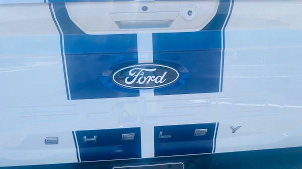 2024 Ford F150 Supercrew - PICKUP SHELBY OFICIAL 4x4 - BLANCO CON RAYAS AZULES - $118,50063469772690307123