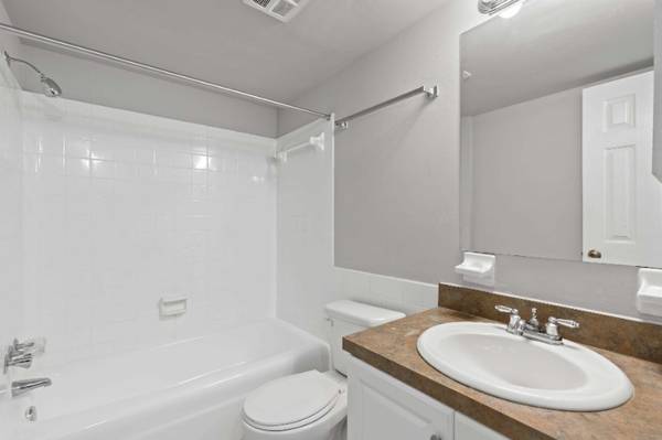 $1,399 / 1br - 675ft2 - 💰💥💰HUGE Price Drop...APPLY NOW! (4055 MacEachen Blvd, Sarasota, FL)63791129694337123