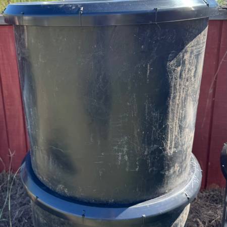 Empty tubs with lids 1