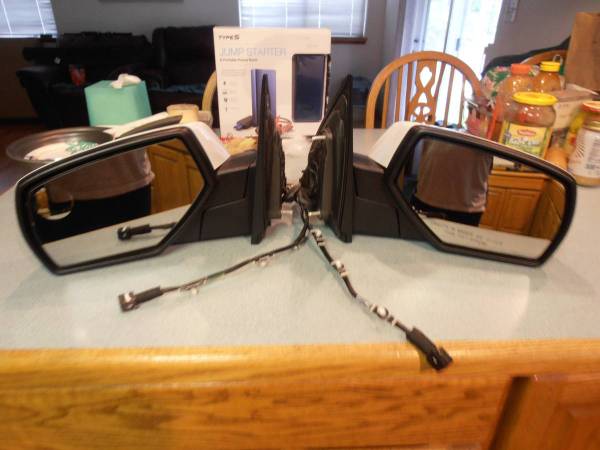 14 - 19 OEM Silverado Power Sport Mirrors 1