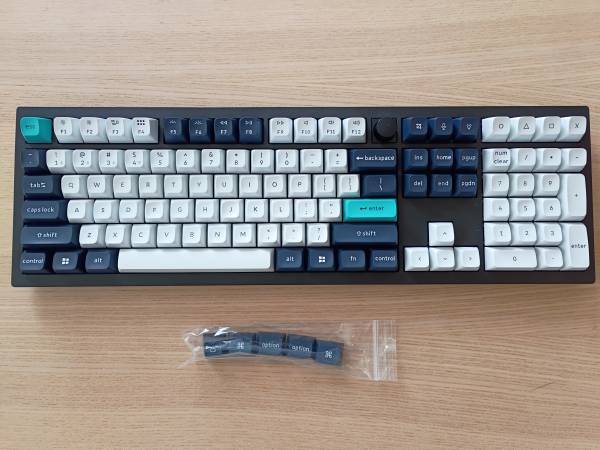 Keychron V6 Mechanical Keyboard 1