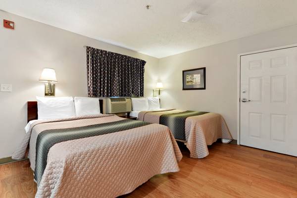 Free Parking, Elevator Access, Flat Screen TVs 1