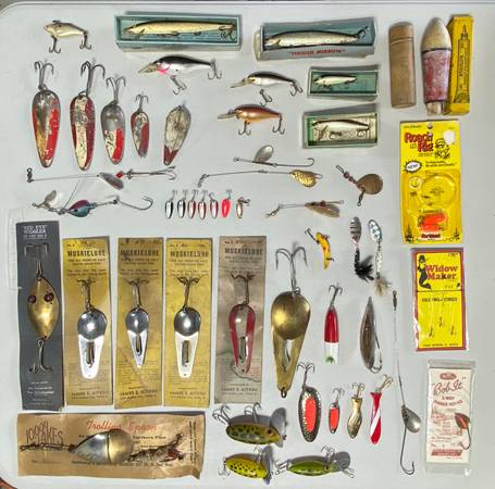 antique fishing lures for sale Old & Tackle: Identification & Value Guide: Luckey, Carl F., Watts, Tim: 9780896892521 Books color book is the most comprehensive identification and price guide available Vintage Heddon " Prowler "