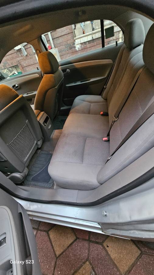 2009 Chevrolet Malibu LS sedan clean runs well