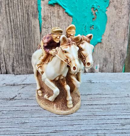 Vintage Harmony Kingdoms Photo Finish Trinket Box 1