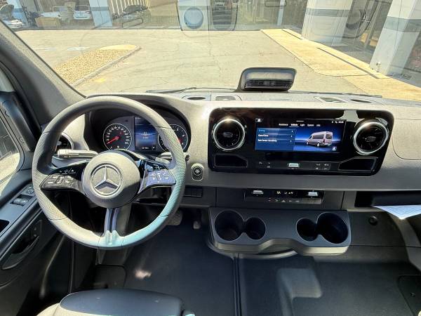 2025 Mercedes Benz Sprinter AWD - Photo 8