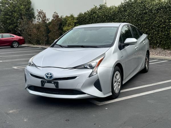 TOYOTA PRIUS LE 2016 1
