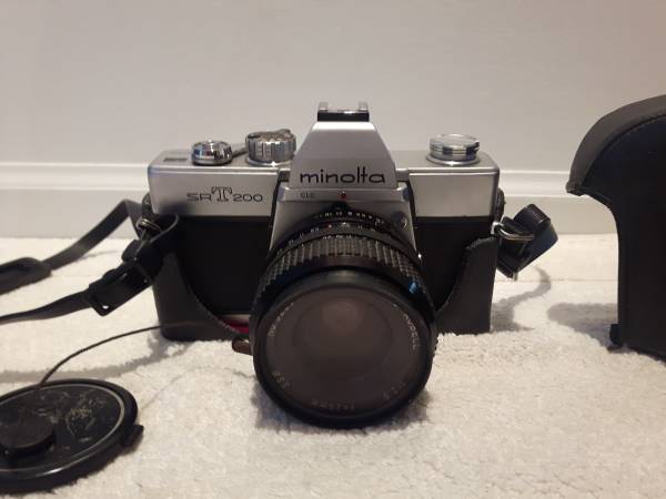 Minolta SRT200 w/ Auto Aubell 135mm F2.8 Lens 1