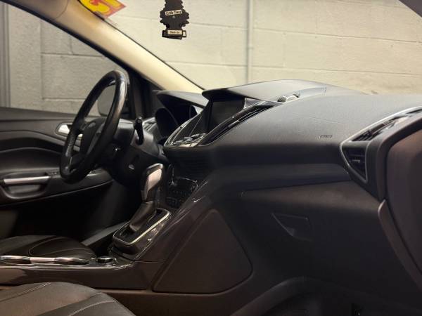 2013 Ford Escape Titanium - Título limpio, ¡CARGADO! - $6,999 (Advanced Premier Auto LLC)63618461881345122
