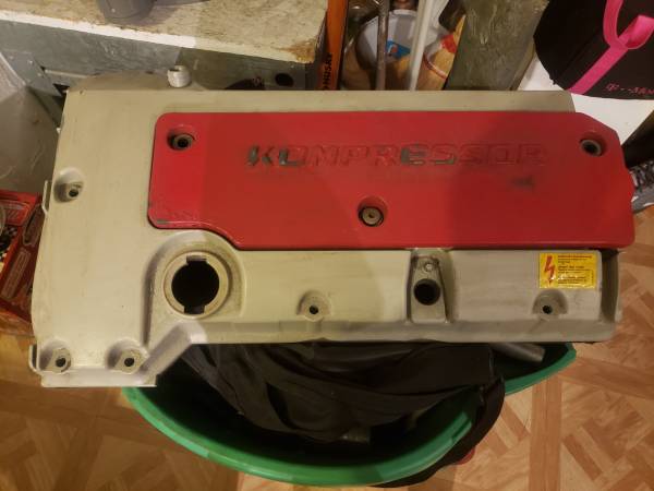 2001-2004 Mercedes SLK 230 Valve cover 1