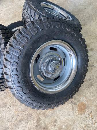 15” 6-lug GM steel rally wheels 6x5.5 with 30x9.5x15 M/T tires 1
