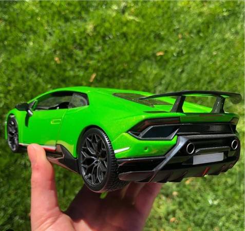 Lamborghini Huracan Performante Diecast Model 1