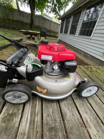 Like New Honda Mower. 1
