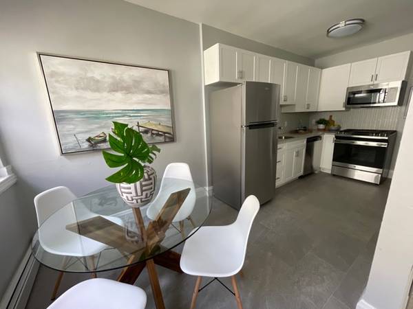$2,700 / 2br - ** NO fee ** Avail NOW ** Newly Renovated **63810013476993122