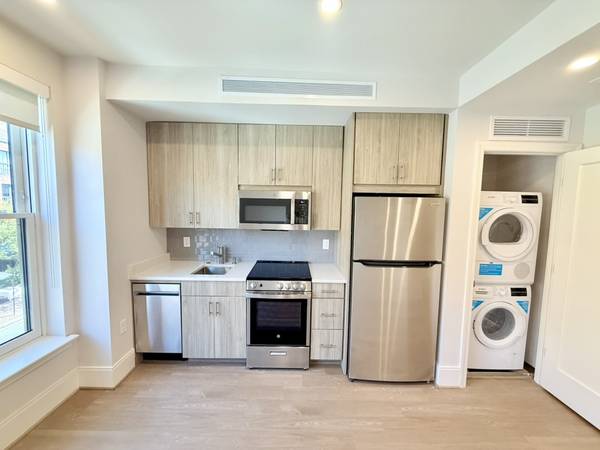 $3,300 / 1br - BEST DEAL IN GEORGETOWN-MANAGER SPECIAL! LEASE TODAY! (Georgetown)63896039583618123