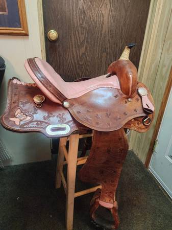 Pink youth saddle 1