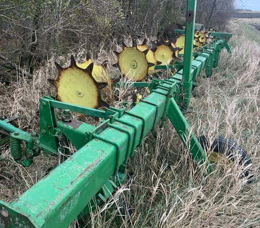 John Deere 8-row field cultivator 1