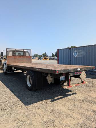 2002 International 4300 SBA 4x2 - Photo 7