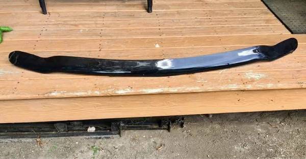 One AVS black hood protector bug shield 2014-18 Chevy Silverado 1