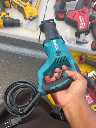 Makita 12 Amp Corded Reciprocating Saw 1